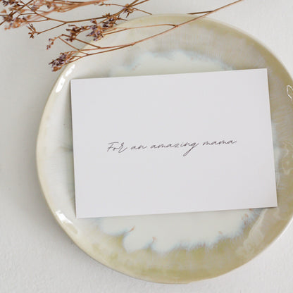 Mama geschenk - Schöne Grußkarte für Mama mit den Worten "For an amazing mama".