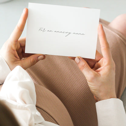 Mama geschenk - Schöne Grußkarte für Mama mit den Worten "For an amazing mama".